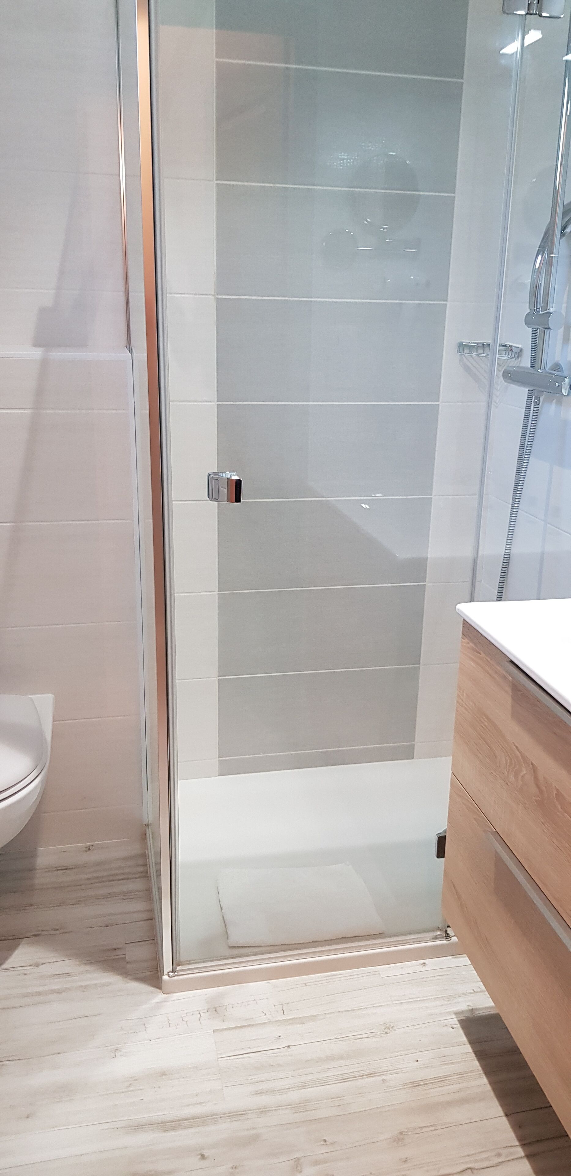 family quadruple room | bathroom | shower, free toiletries, hair dryer, towels
