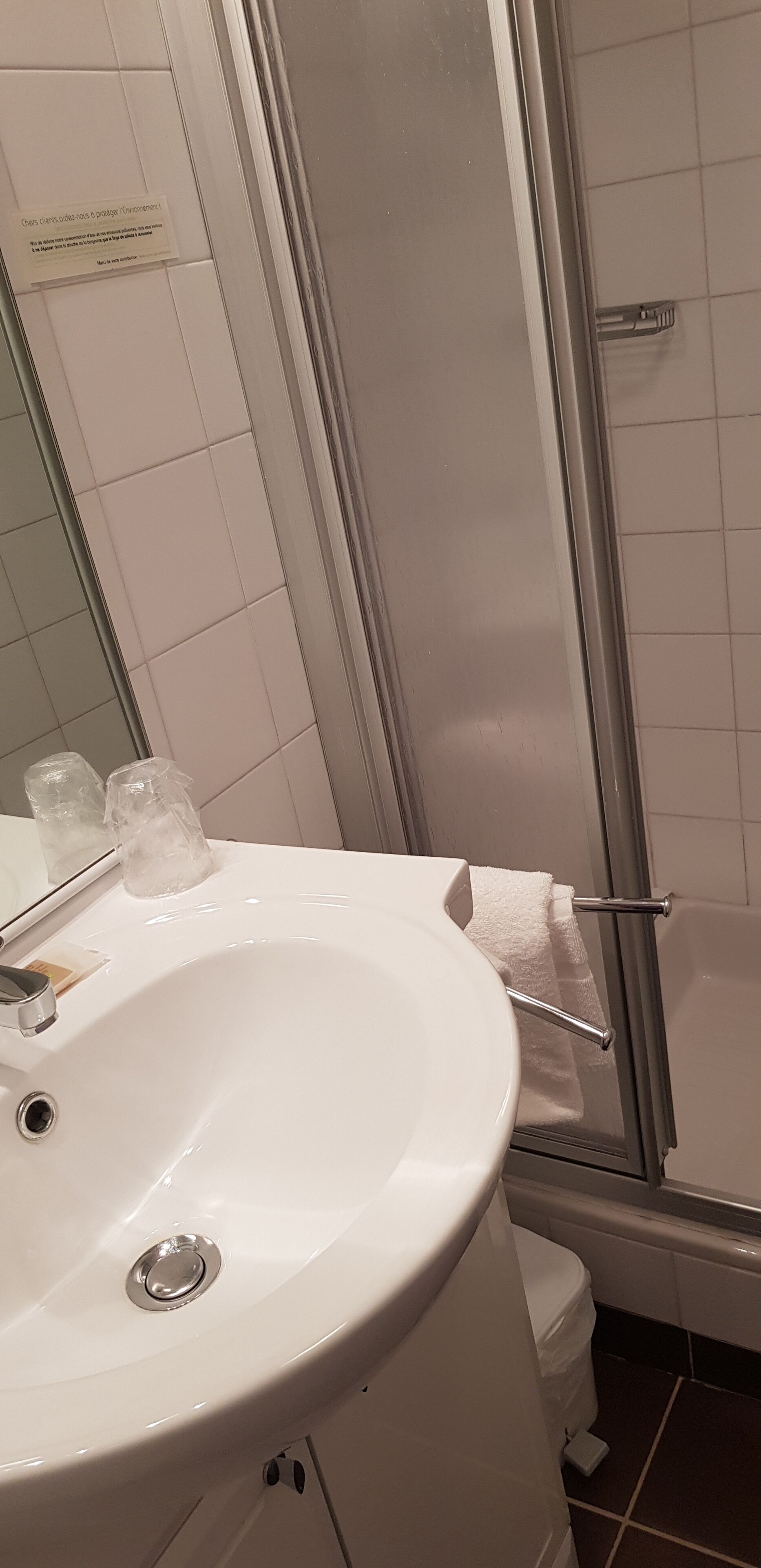 economy single room | bathroom amenities | shower, free toiletries, hair dryer, towels