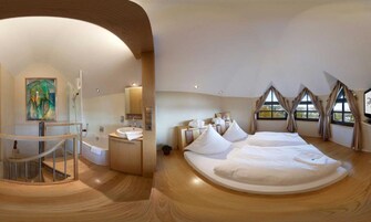 Escritorio, sistema de insonorización, wifi gratis y ropa de cama 