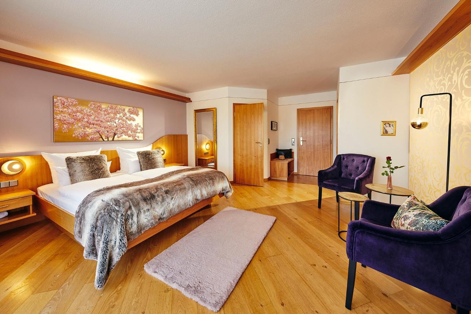 Desk, soundproofing, free WiFi, bed sheets