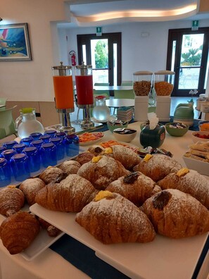 Breakfast buffet - Hotel Villa Ionia (Avola)
