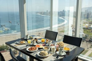 Petit déjeuner buffet (14.5 USD par personne)