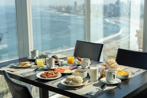 Desayuno buffet diario (USD 14.5 por persona)
