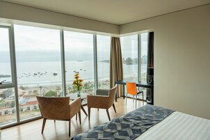 Ropa de cama de alta calidad y minibar 