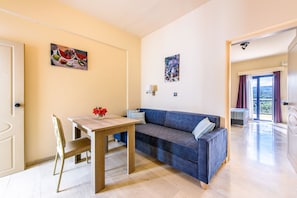 Apartamento, 1 habitación | Cocina privada | Frigorífico, placa de cocina, hervidor eléctrico y utensilios de cocina