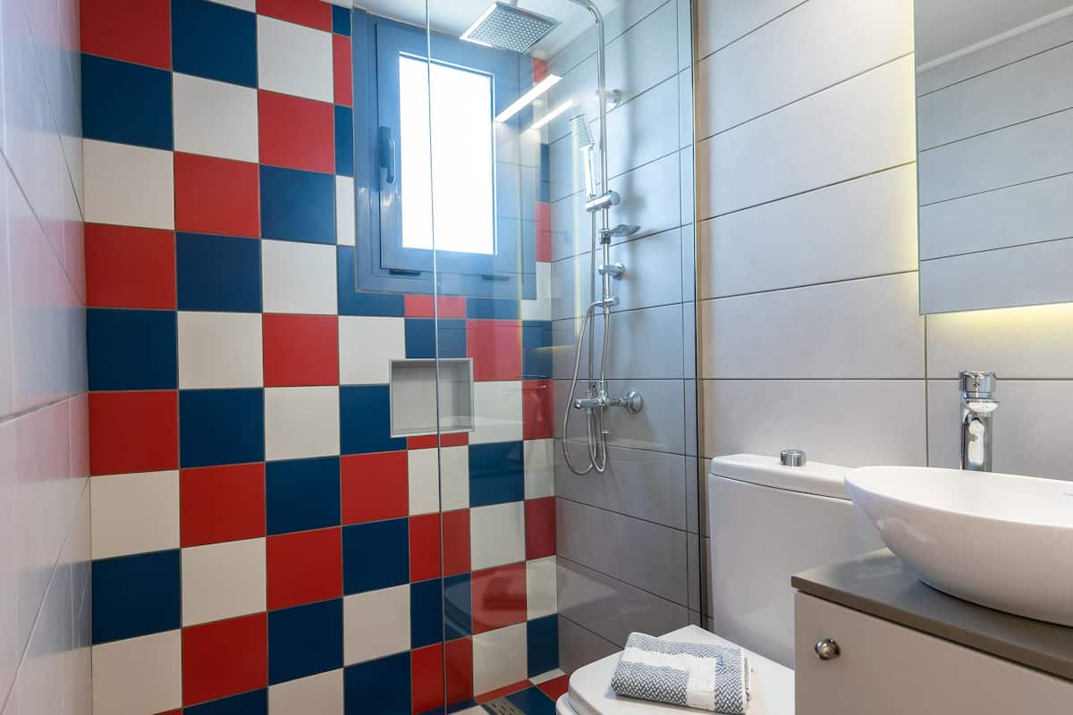 Dusche, kostenlose Toilettenartikel, Haartrockner, Bidet