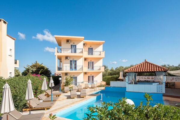 Outdoor pool, pool umbrellas, sun loungers