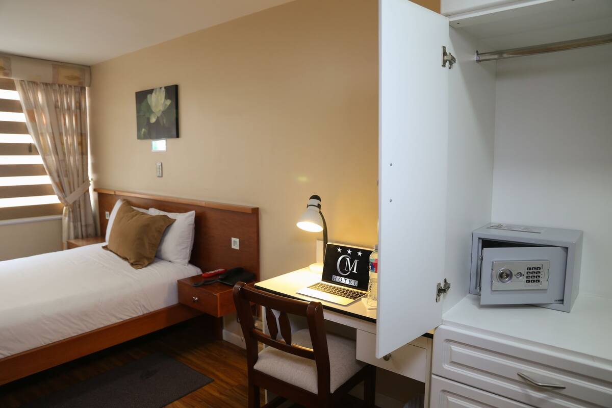 Premium bedding, in-room safe, desk, laptop workspace