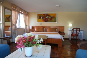 Deluxe Apartment | Premium bedding, in-room safe, desk, laptop workspace - Hotel Carolina Montecarlo (Quito)