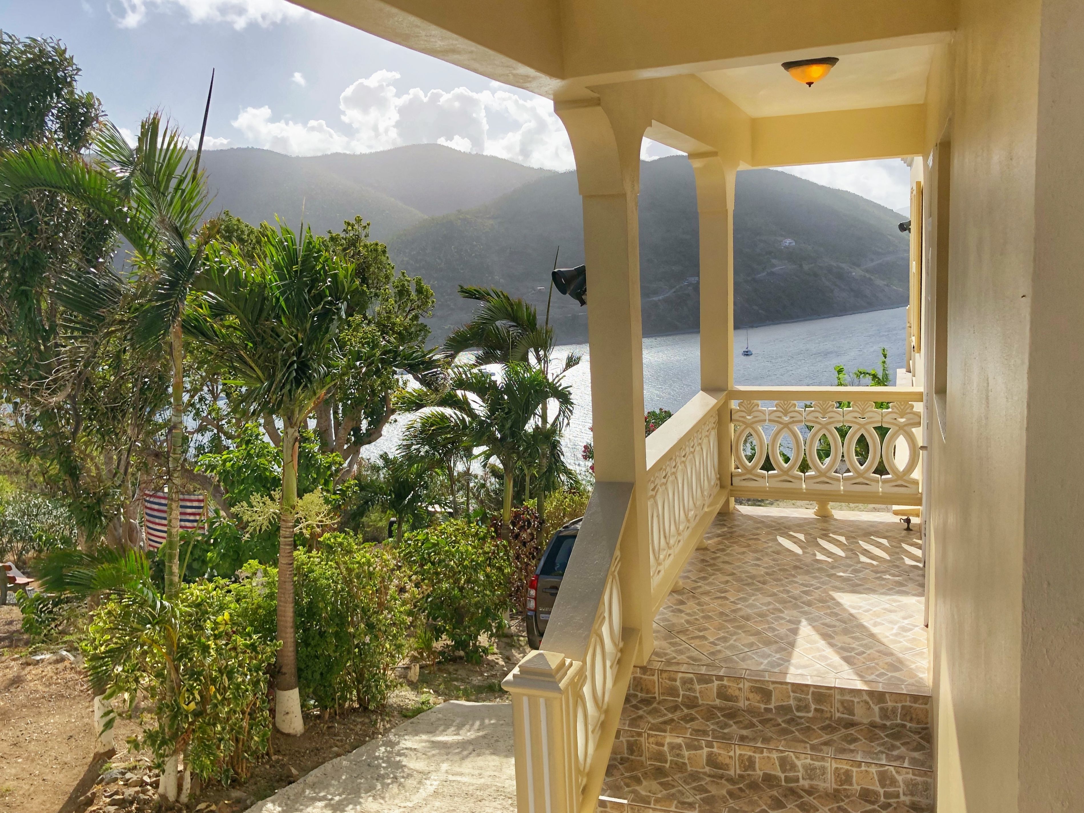 숙박 시설 입구