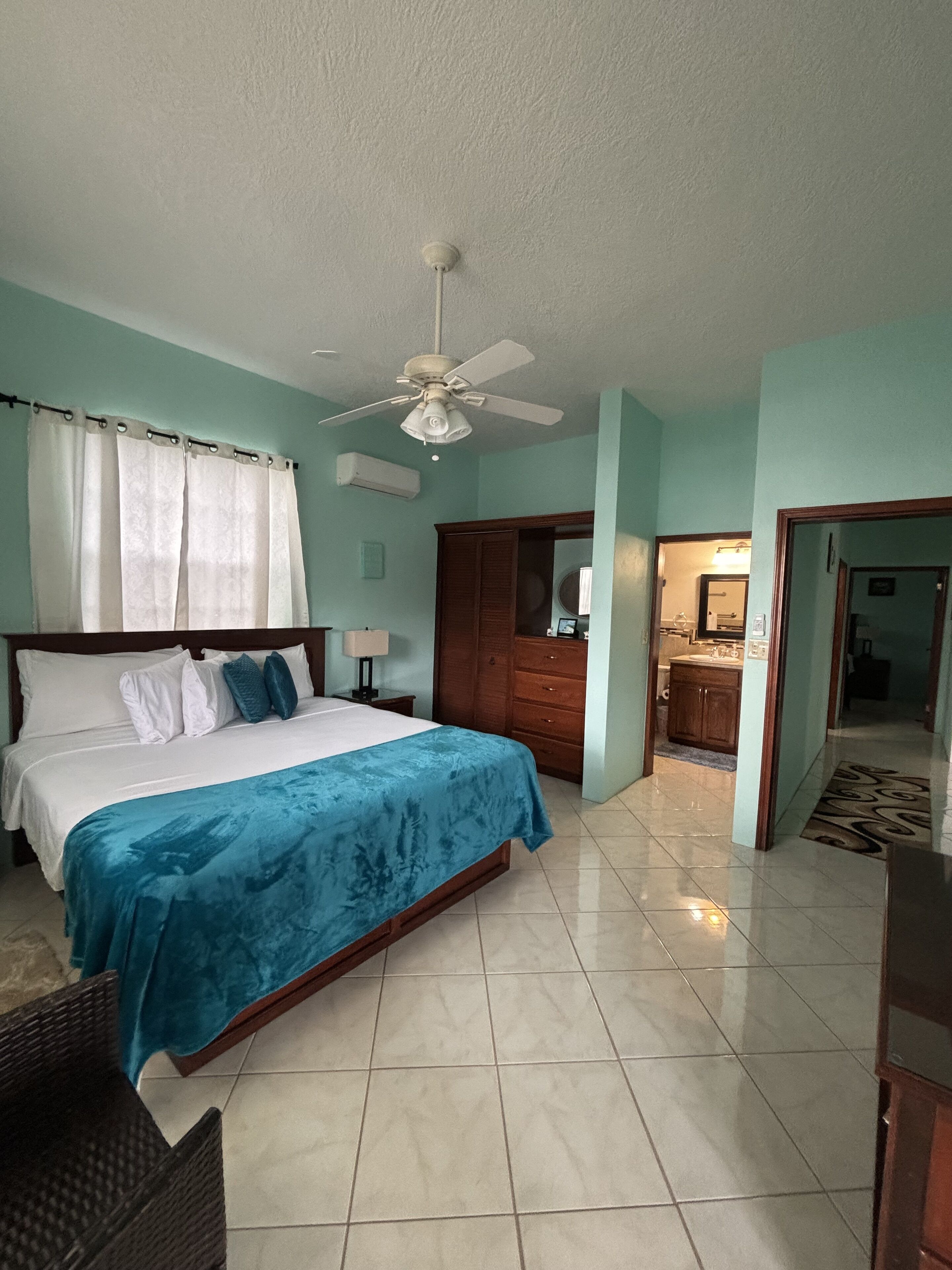 Villa, 2 Bedrooms, Kitchen, Ocean View Sunrise | 고급 침구, 오리/거위털 이불, 메모리폼 침대, 미니바