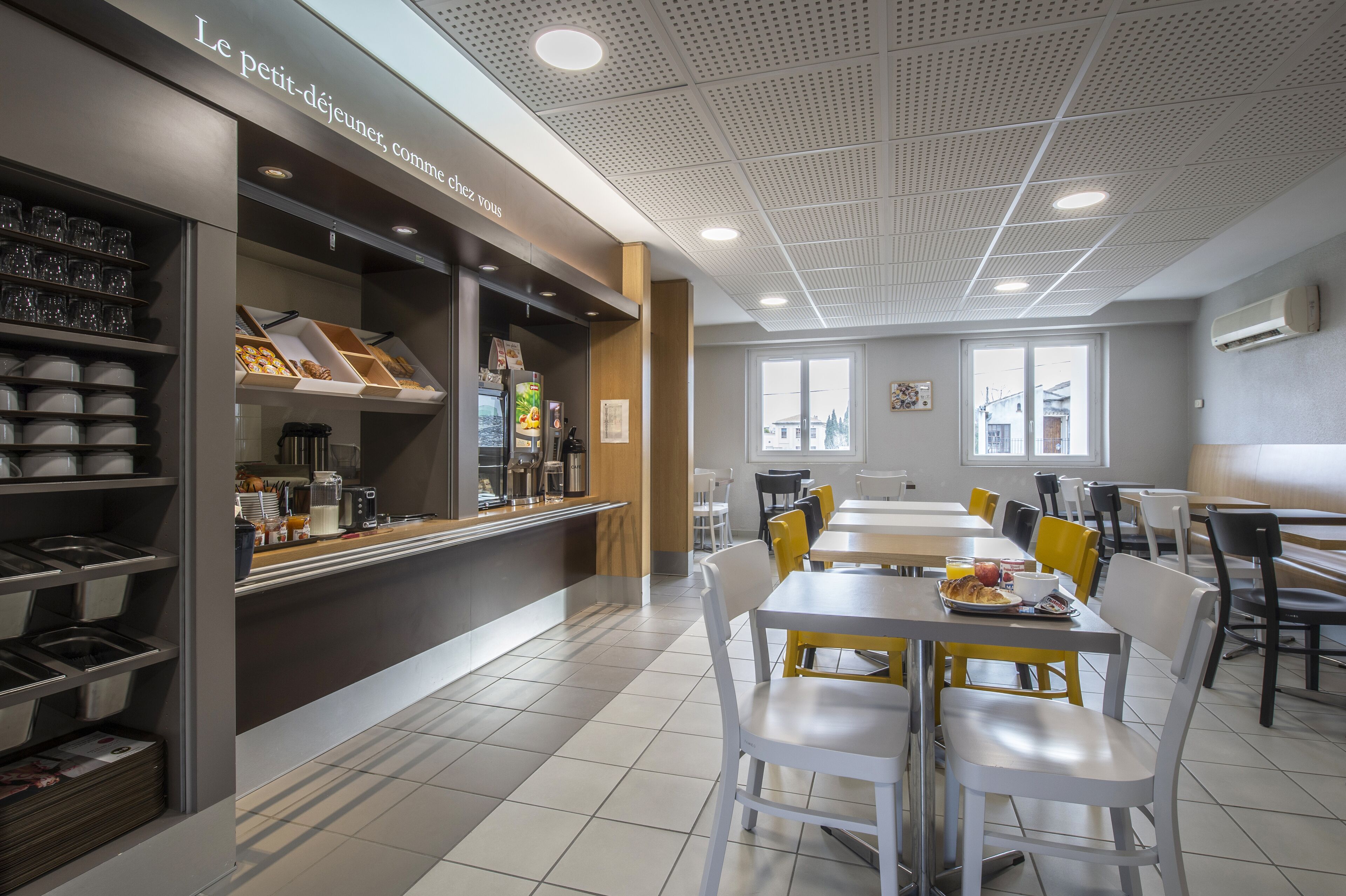 Daily buffet breakfast for a fee