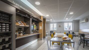 Desayuno buffet todos los días (con cargo)