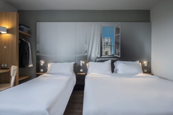 Triple Room | Desk, blackout curtains, iron/ironing board, free cots/infant beds