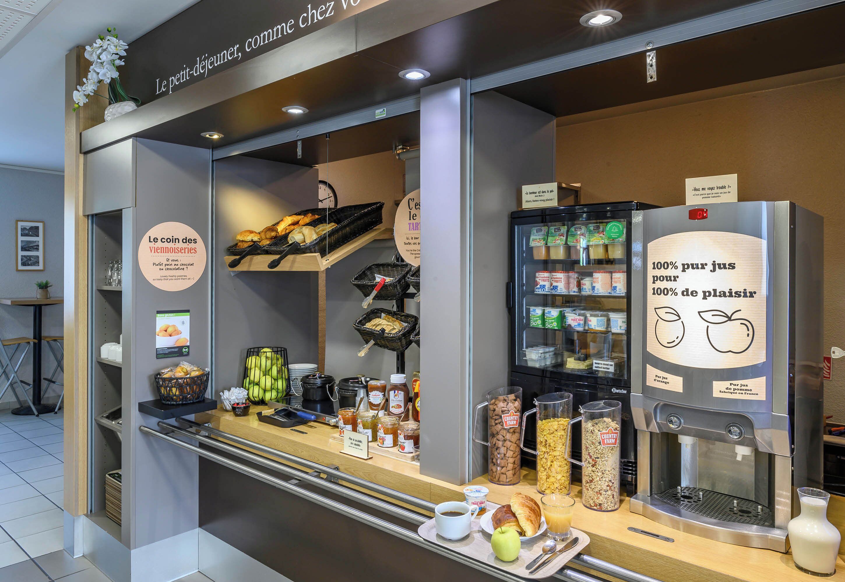 daily buffet breakfast for a fee