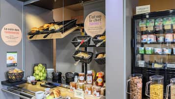 Petit déjeuner buffet servi tous les jours en supplément