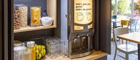 Petit déjeuner buffet servi tous les jours en supplément