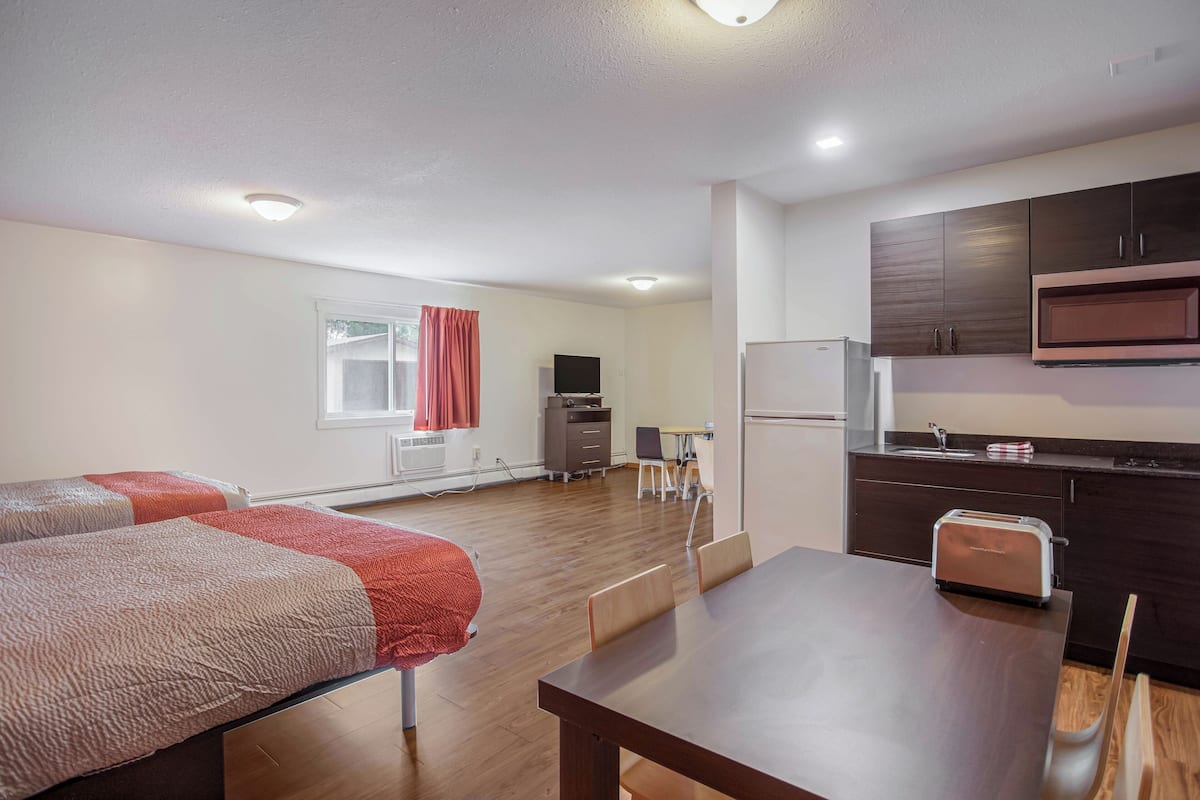 Family Room | WiFi (free), bed sheets