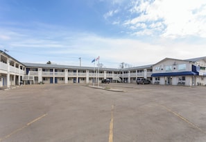 Exterior - Motel Bo (Camrose) (Camrose)