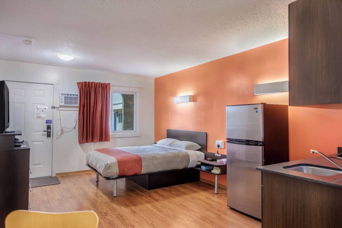 Deluxe Room | WiFi (free), bed sheets
