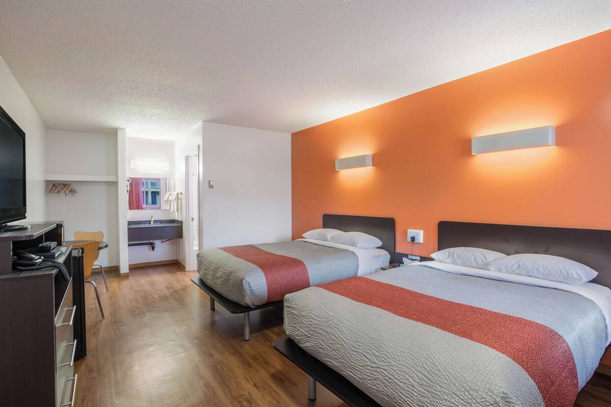 Standard Room, 2 Double Beds | WiFi (free), bed sheets