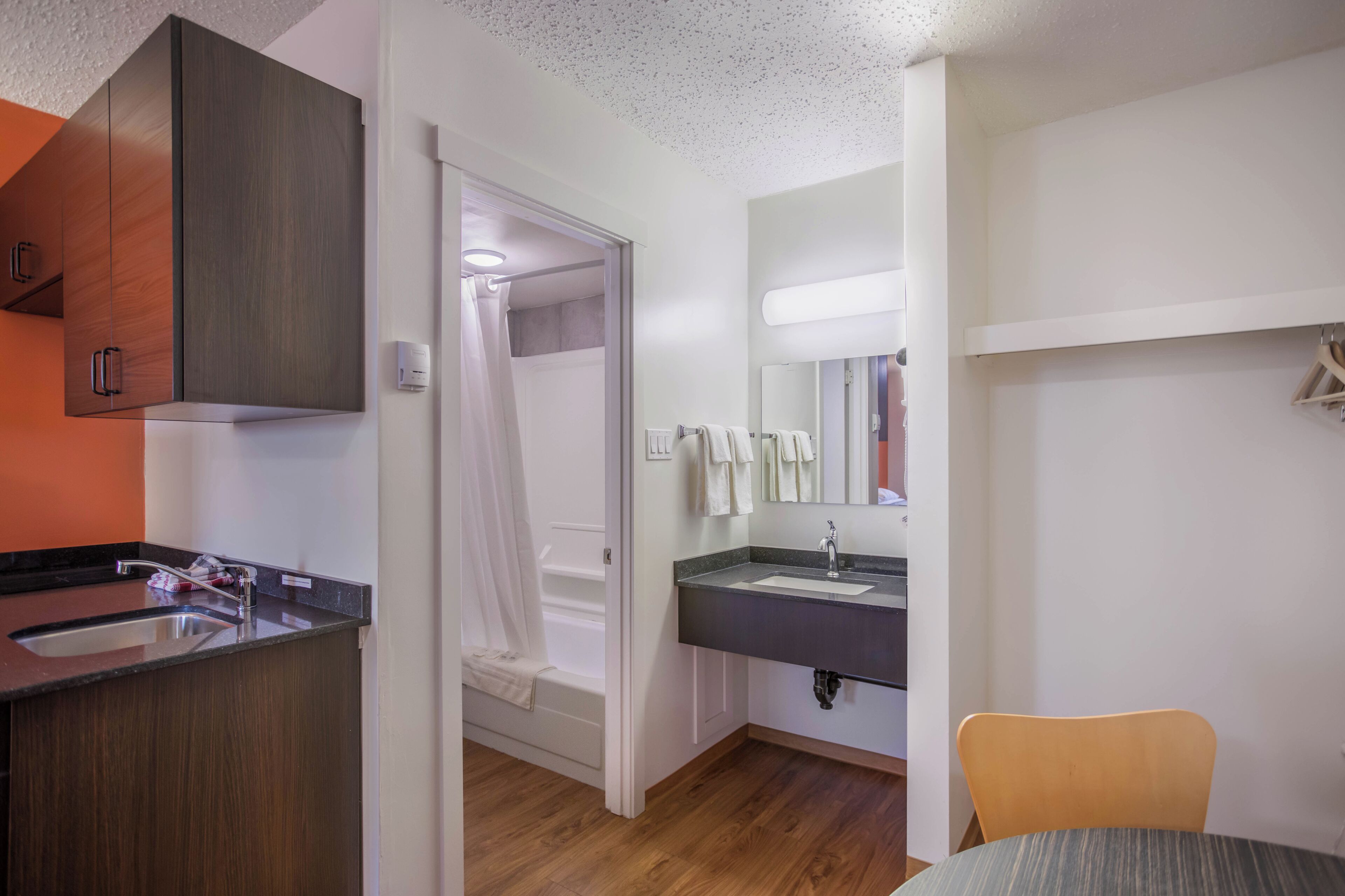 Deluxe Room | Bathroom | Separate tub and shower, towels