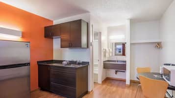 Deluxe Room | Private kitchen