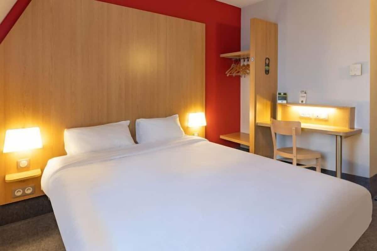 Premium bedding, desk, laptop workspace, soundproofing
