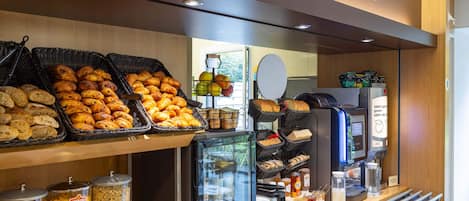 Colazione a buffet a pagamento, servita nei giorni feriali