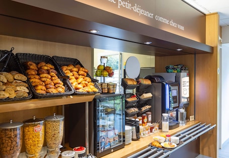 Desayuno buffet (con cargo) los días de semana