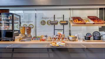 Petit déjeuner buffet servi tous les jours en supplément