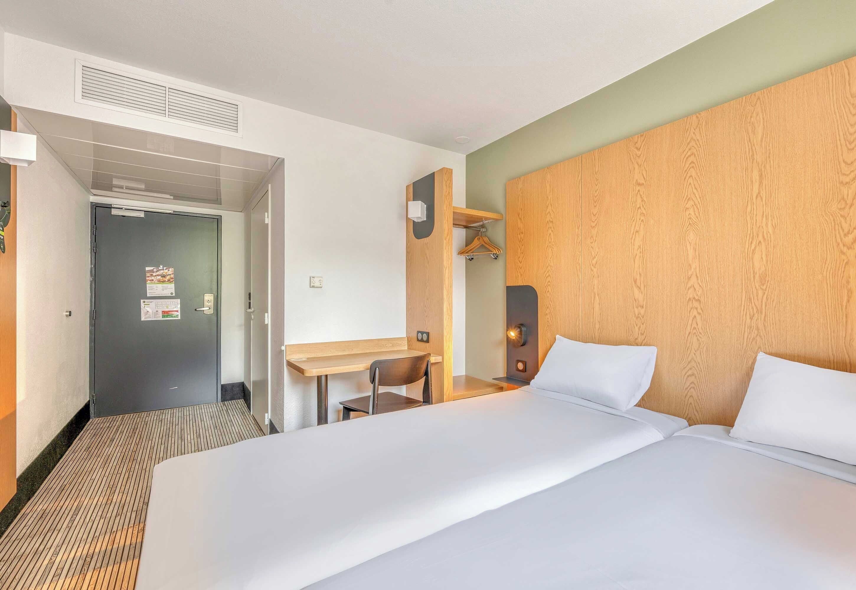 twin room, non smoking | premium bedding, individually decorated, individually furnished, desk