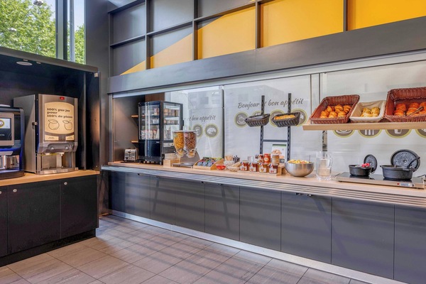 Daily buffet breakfast for a fee