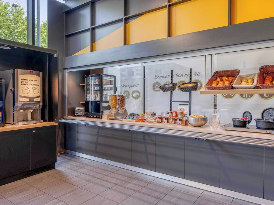 Daily buffet breakfast for a fee