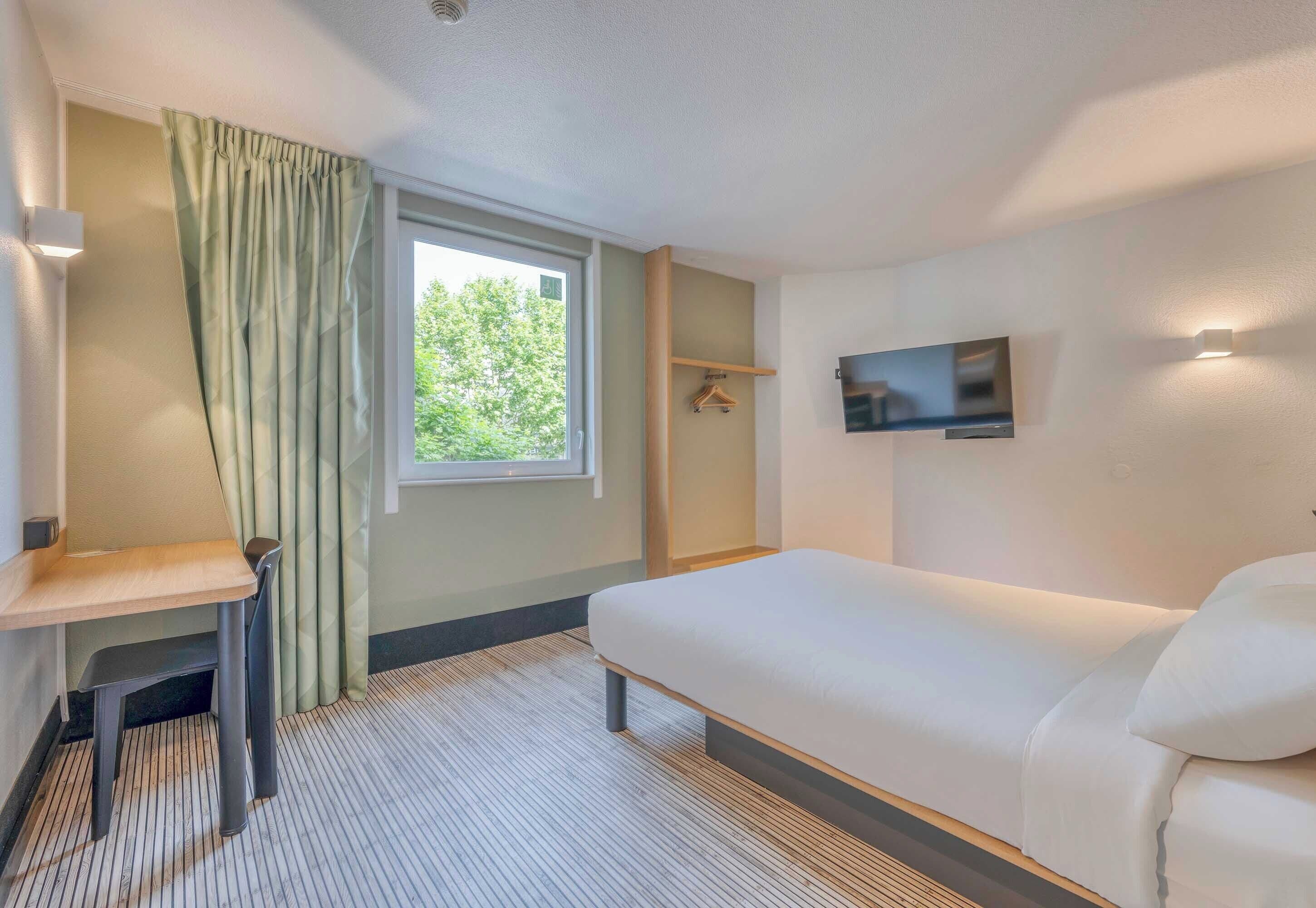 double room, accessible, non smoking | premium bedding, individually decorated, individually furnished, desk