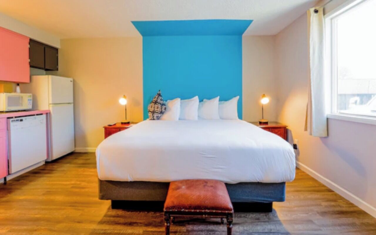 Desk, free WiFi, bed sheets