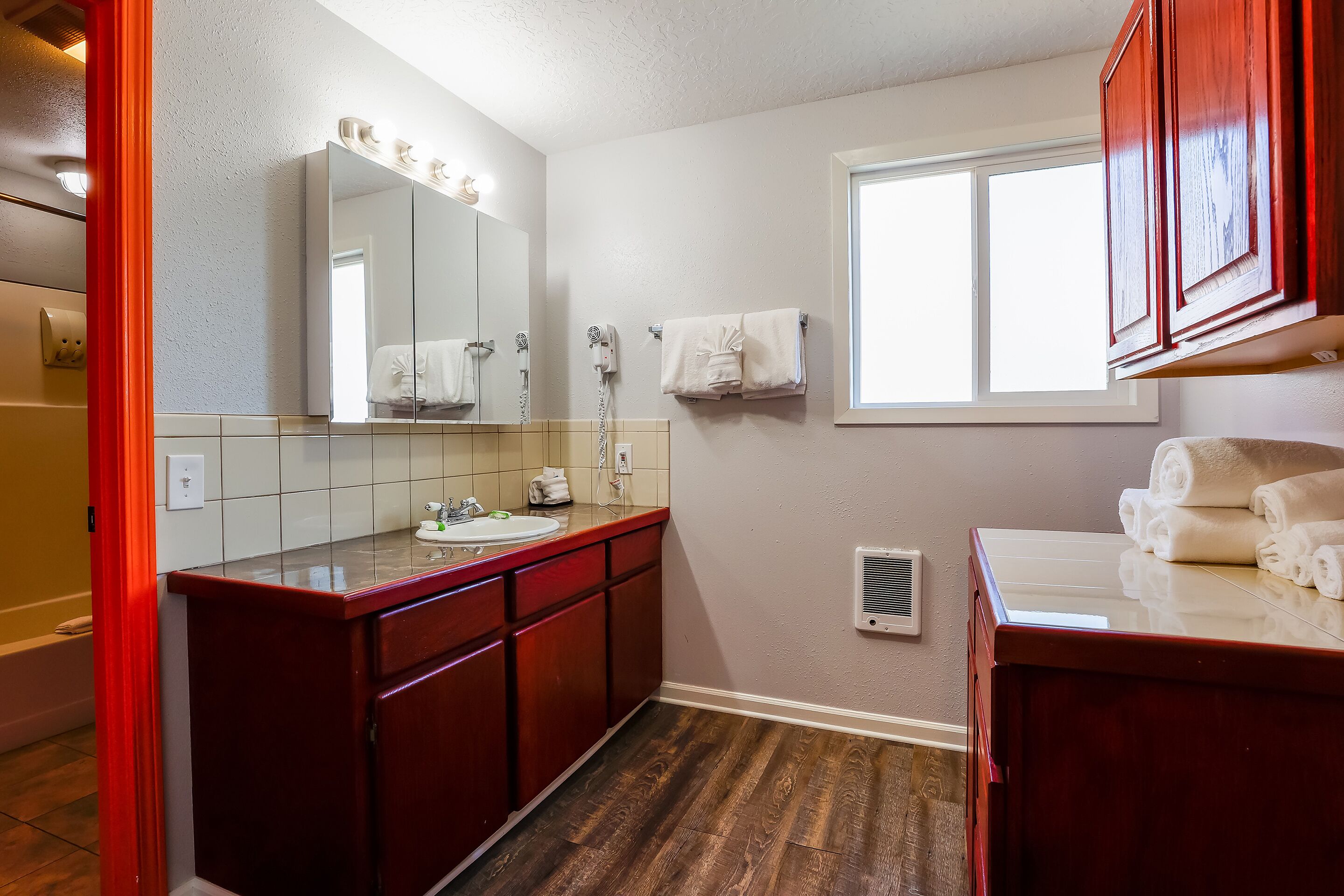 apartment, 2 bedrooms | bathroom | free toiletries, hair dryer, towels