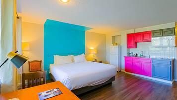 Room, 1 King Bed, Kitchenette, River View | Private kitchenette | Mini-fridge, microwave, coffee/tea maker