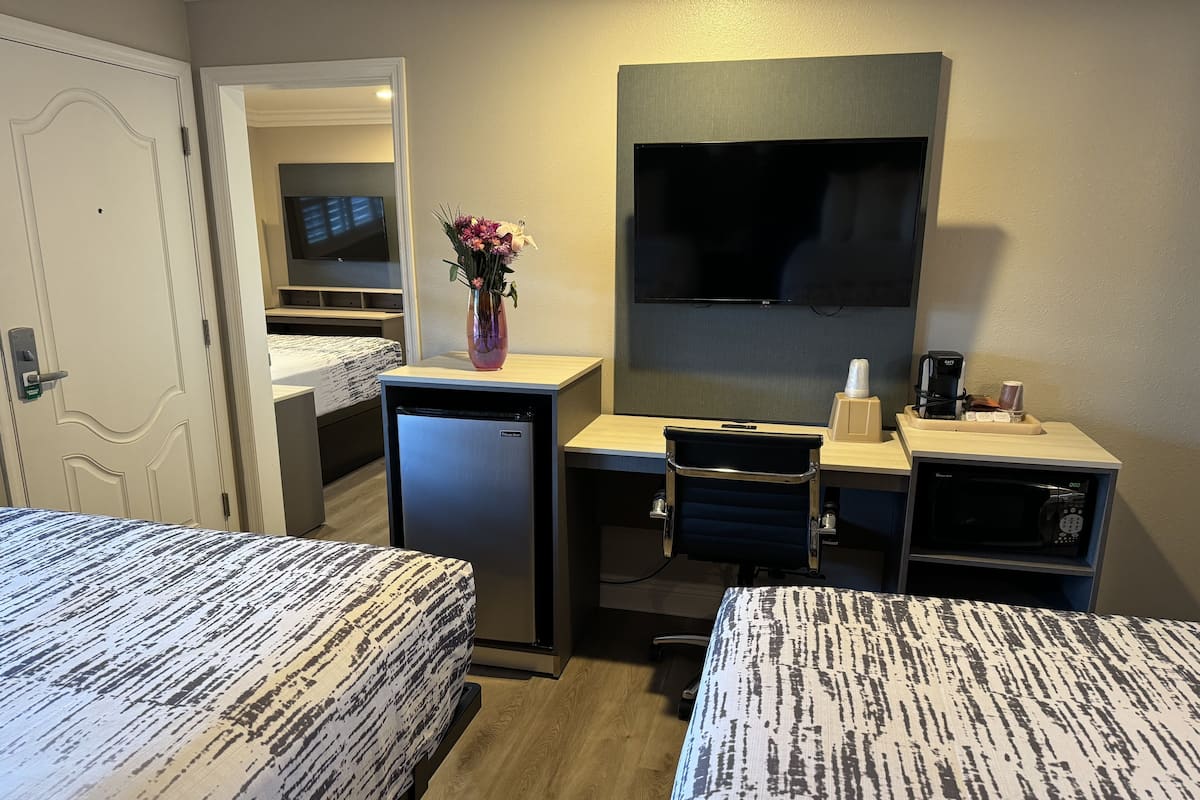 2 habitaciones, escritorio, tabla de planchar con plancha y wifi gratis