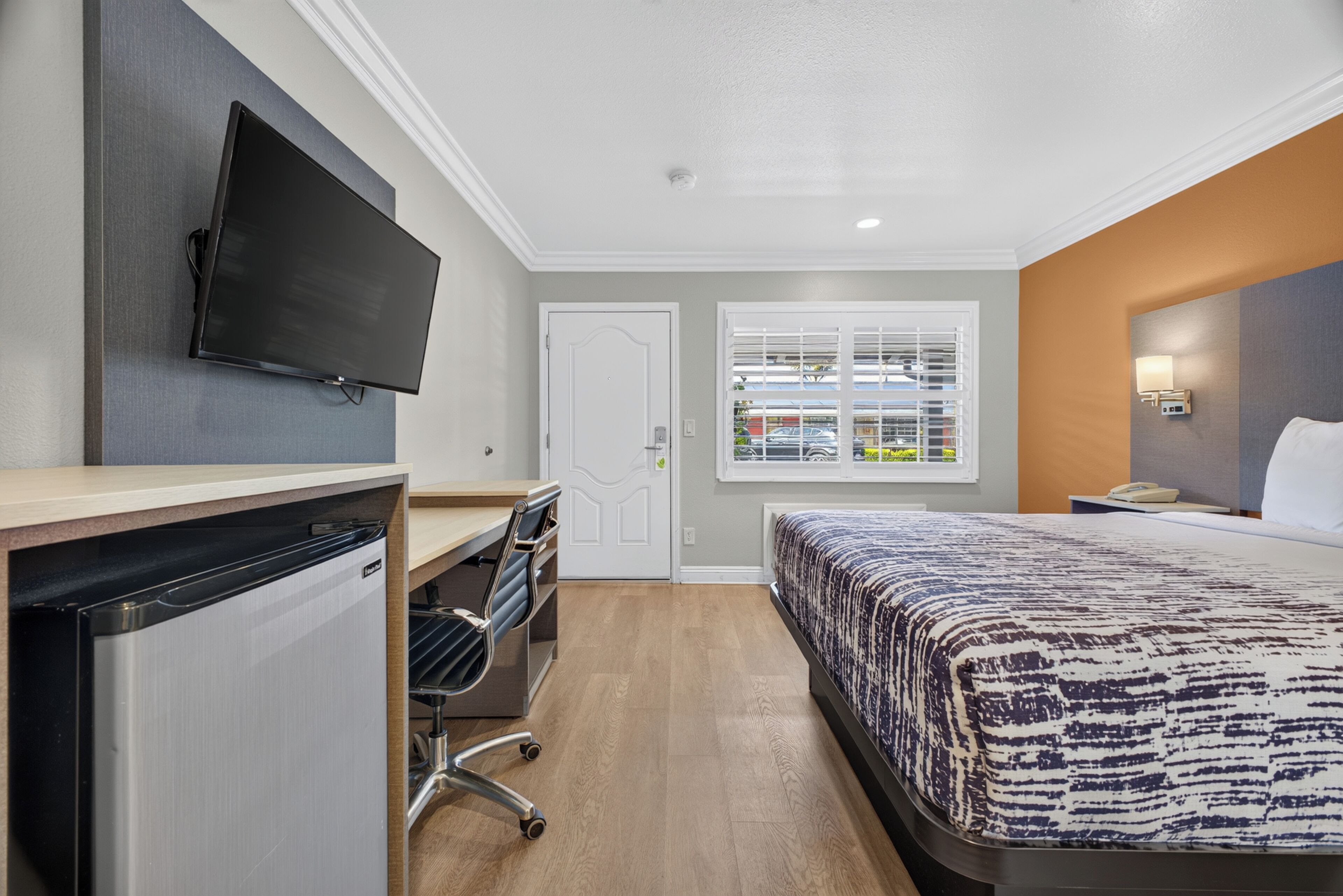 Standard Room, 1 Queen Bed