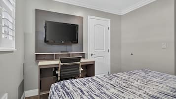Suite, 2 Bedrooms (2 Double Beds, 1 Queen Bed)