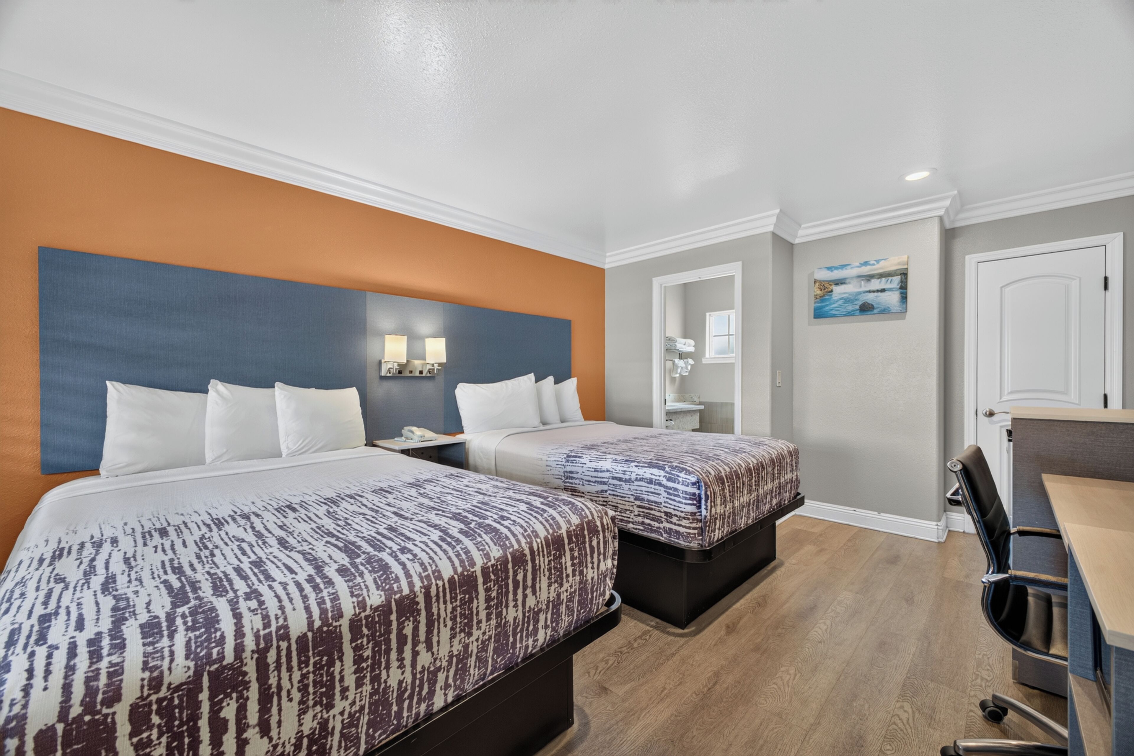 Standard Room, 2 Double Beds | Desk, iron/ironing board, WiFi (free), bed sheets
