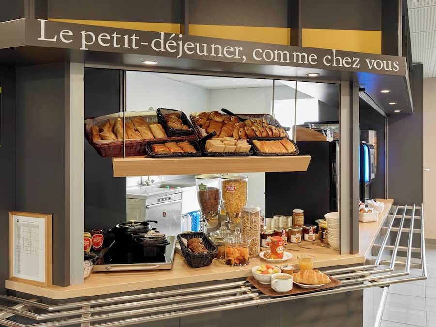 Petit déjeuner buffet servi tous les jours en supplément