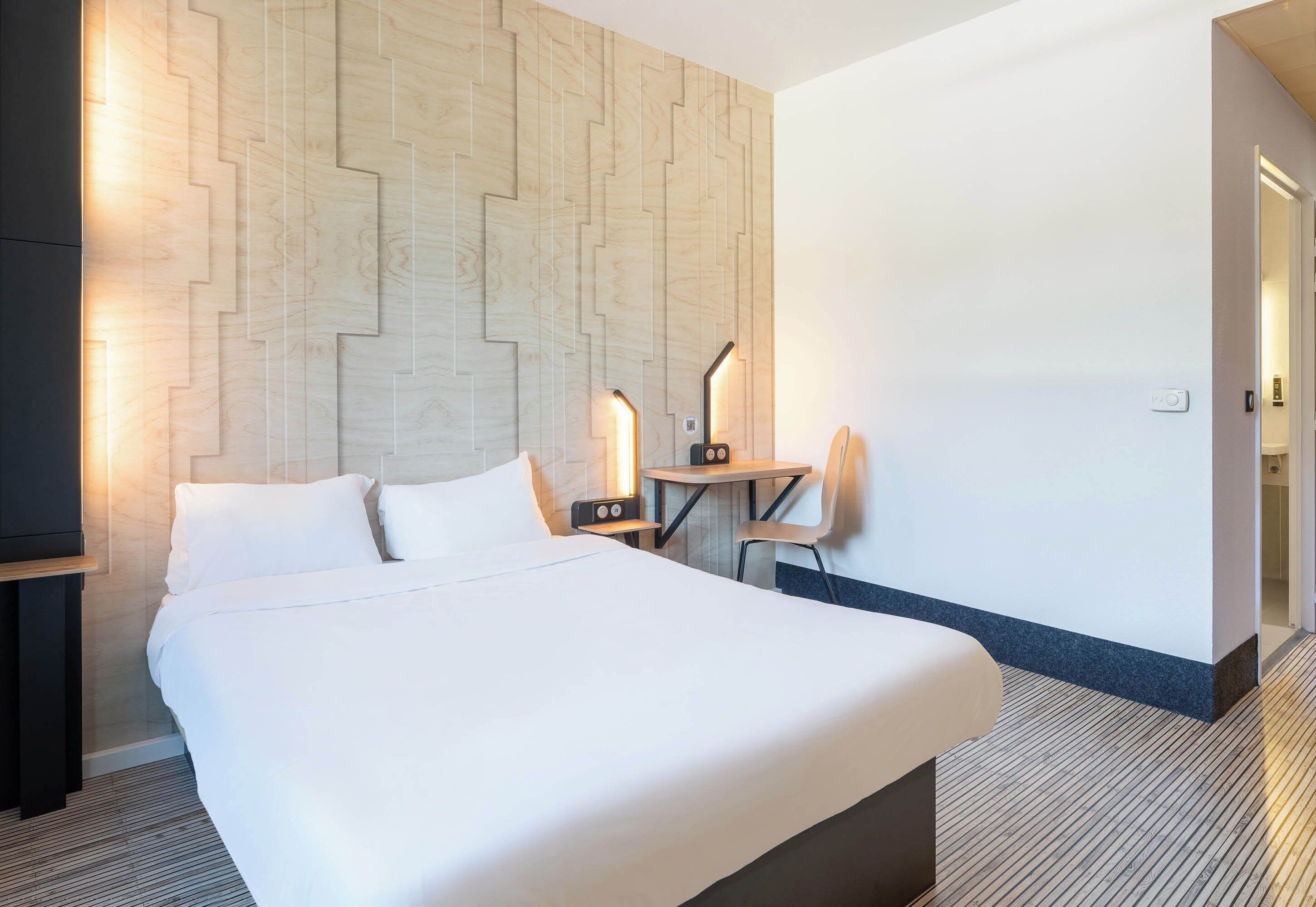 double room, accessible, non smoking | 1 bedroom, premium bedding, desk, soundproofing