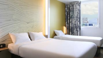 Premium bedding, desk, soundproofing, free cots/infant beds