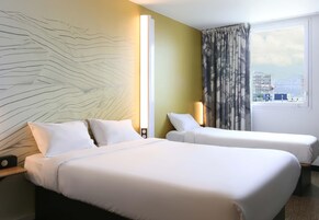 Premium bedding, desk, soundproofing, free cots/infant beds