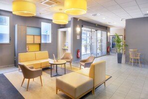 Lobby sitting area - B&B HOTEL Marseille Vélodrome Prado (Marseille)