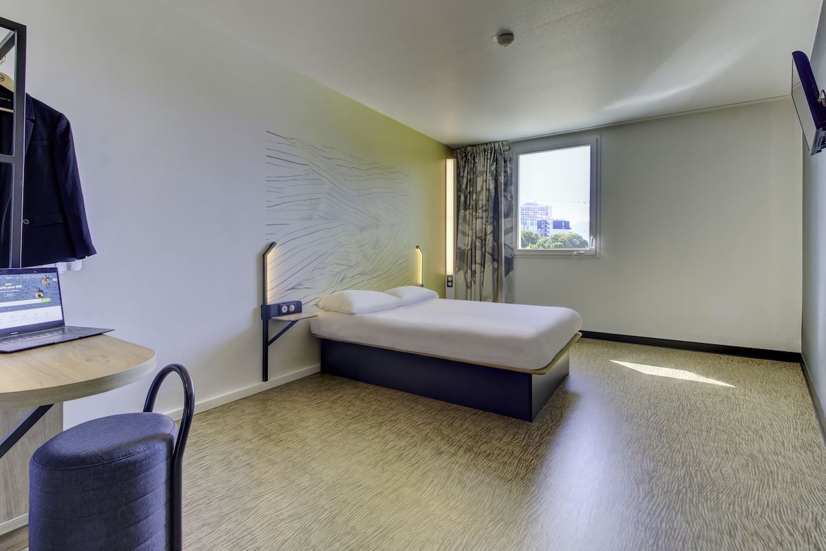 Doppelzimmer, barrierefrei, Nichtraucher | Hochwertige Bettwaren, Schreibtisch, schallisolierte Zimmer