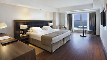 Superior Plus com Cama Casal | Minibar, värdeförvaringsskåp på rummet och skrivbord