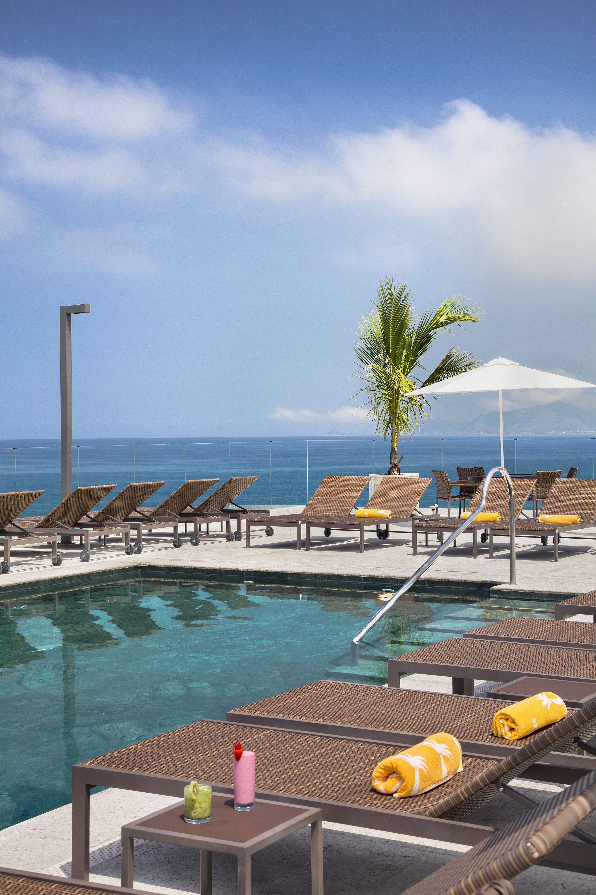 outdoor pool, open 8:00 am to 11:00 pm, pool loungers